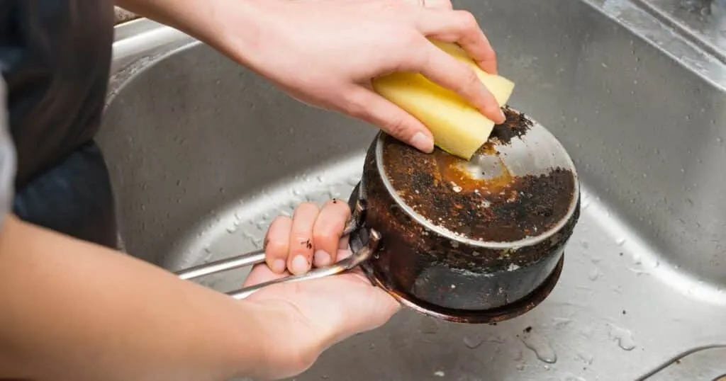 Natron: der natürliche Helfer für verbrannte Töpfe