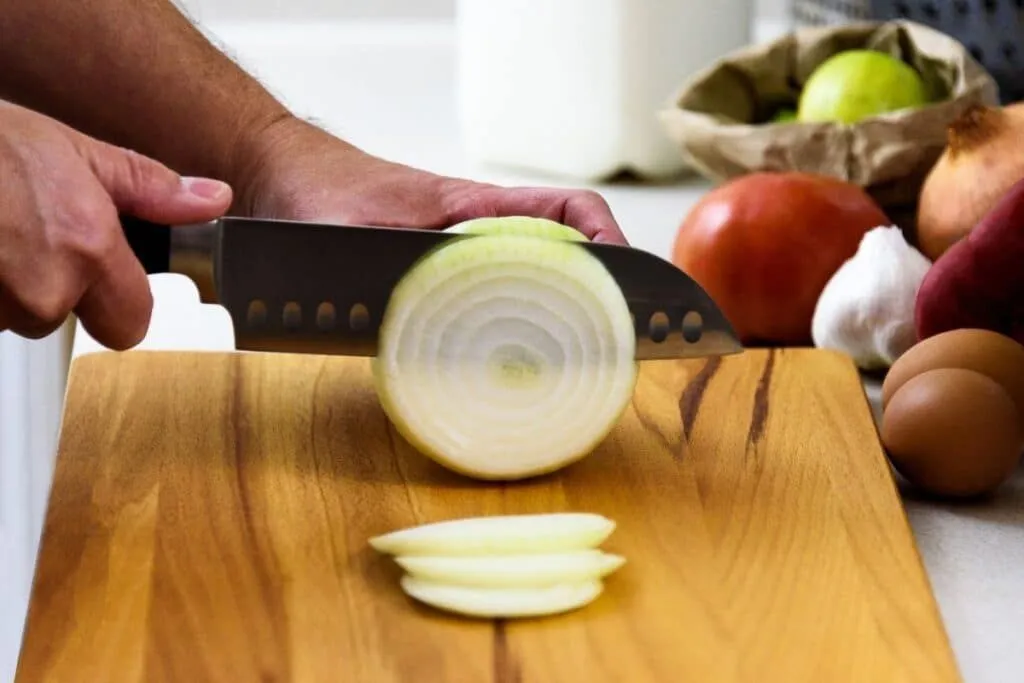 Neue Methode fürs tränenfreie Zwiebelschneiden entdeckt