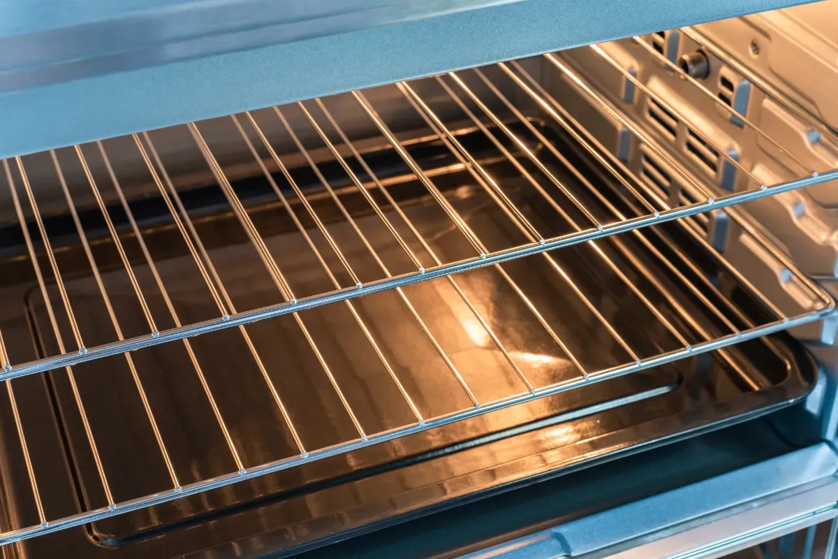 Ein einfacher Trick, mit dem Sie Ihren Backofen wieder zum Glänzen bringen